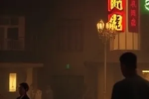 《二手银河》旧货仓库天花板星图剧照